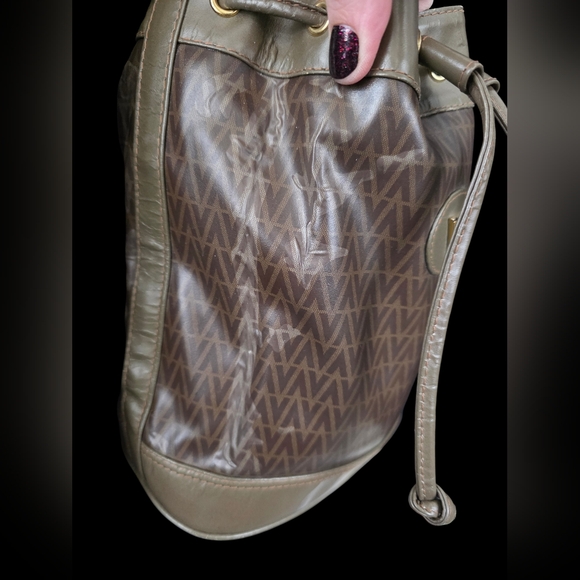 Mario Valentino Bucket Bag - Picture 8 of 12